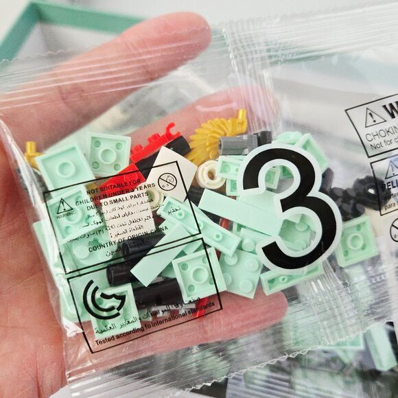 Zhe Gao Building Blocks Set Retro Typewriter Micro Mini Build Kit - Picture 9 of 11